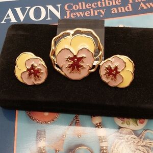 Avon 'FULL BLOOM' ENAMEL PANSY Floral Brooch & Stud Vintage 80's Earring Set